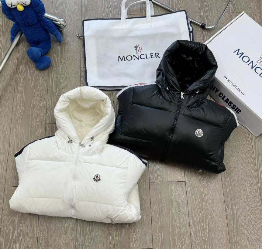 Moncler Hooded Down Jacket product detail 2