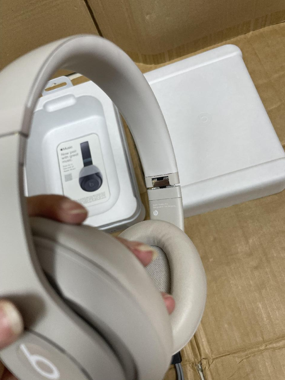 Beats Studio Pro Headphones product detail 9