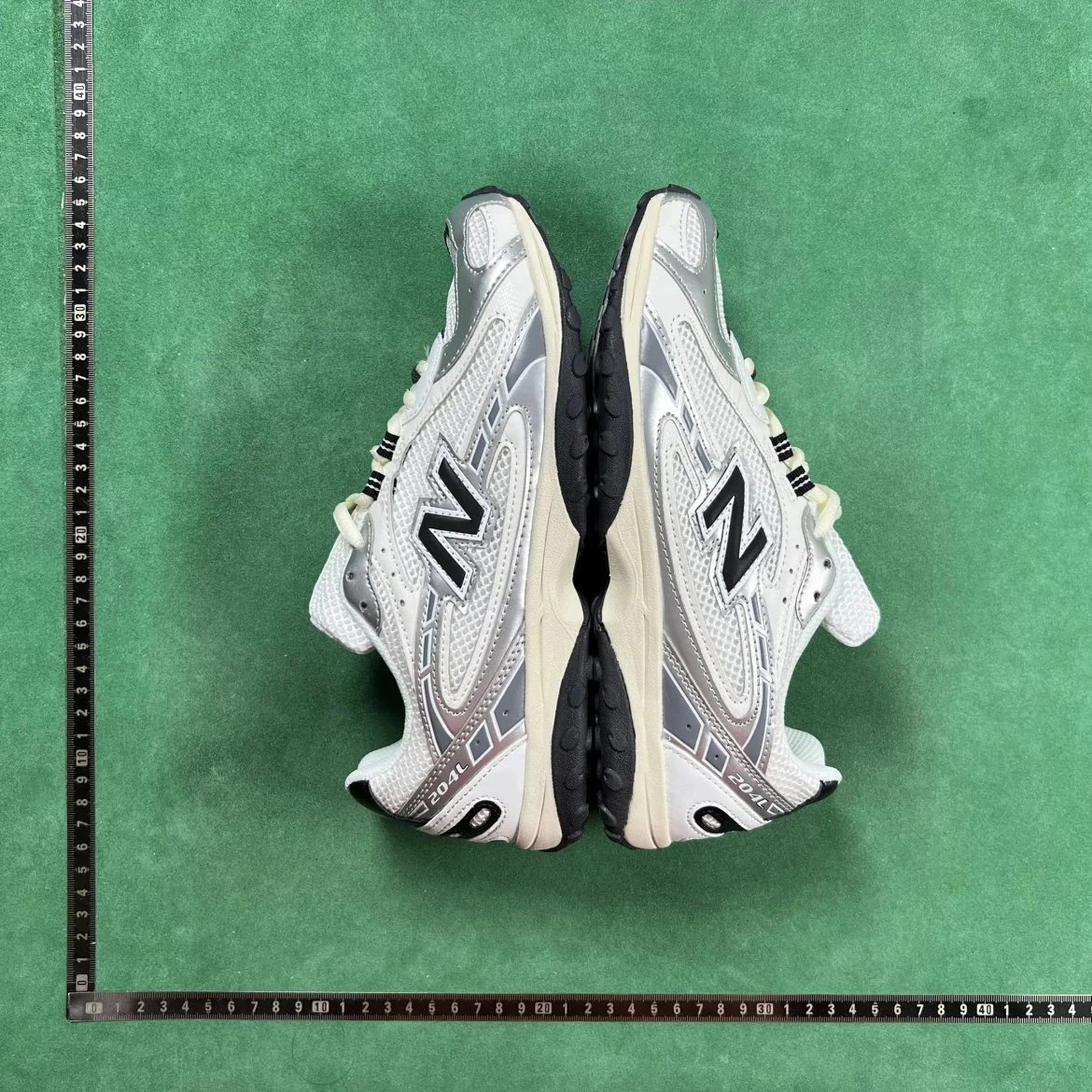 New Balance Sneakers product detail 2
