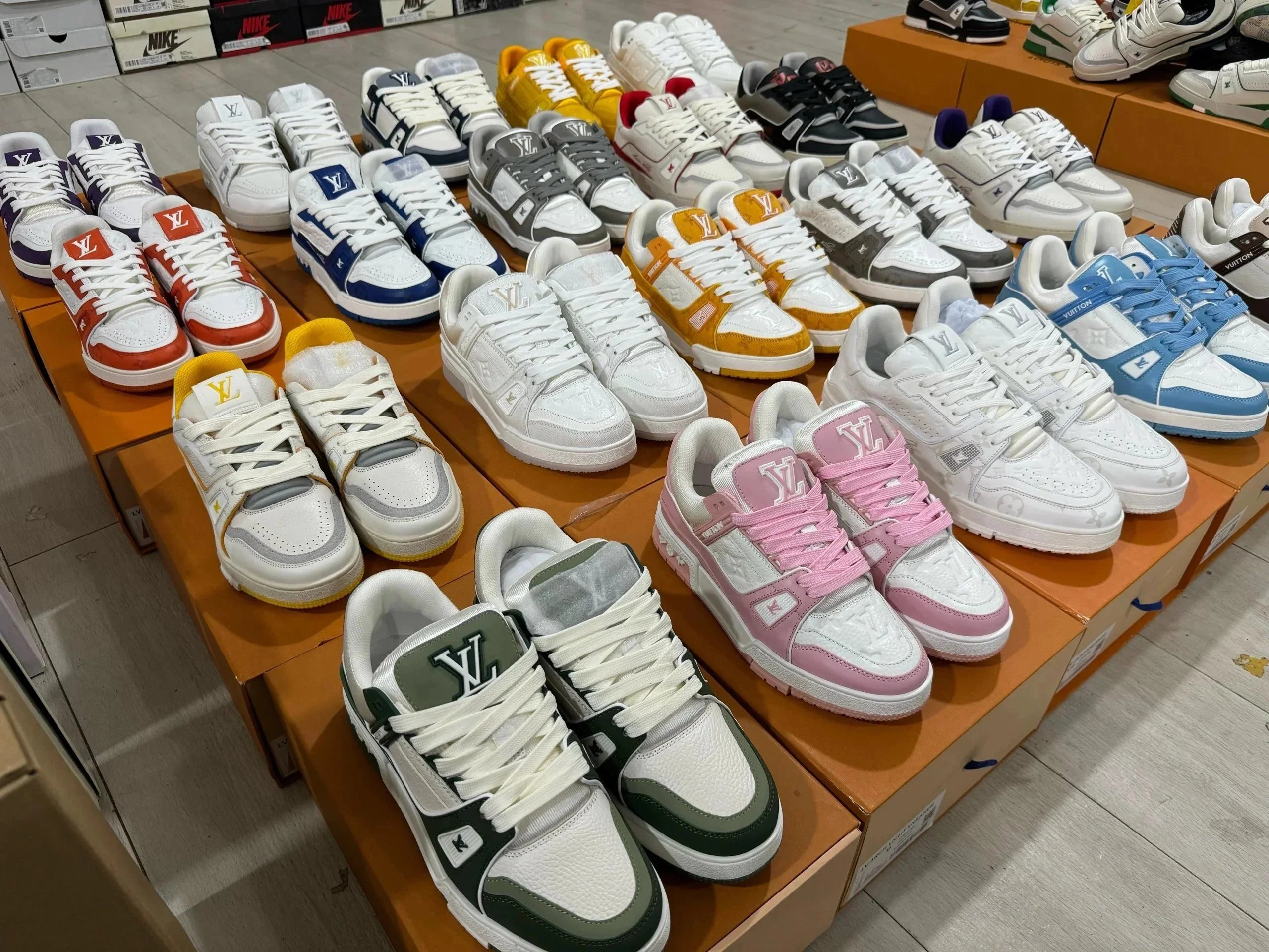 LV Trainer Sneakers product detail 4