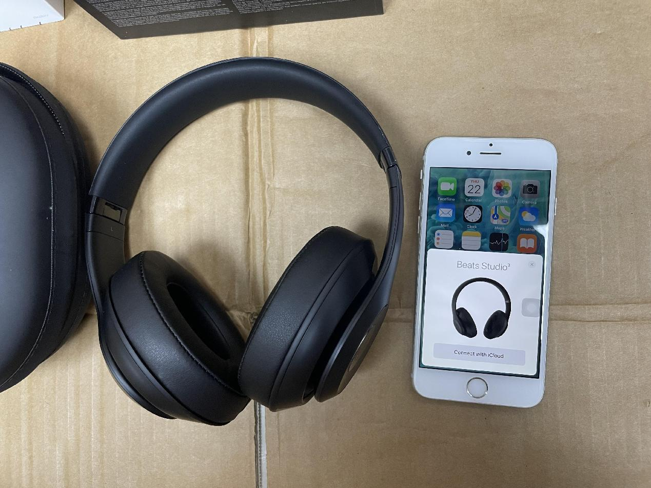 Beats Studio3 Wireless Headphones product detail 10