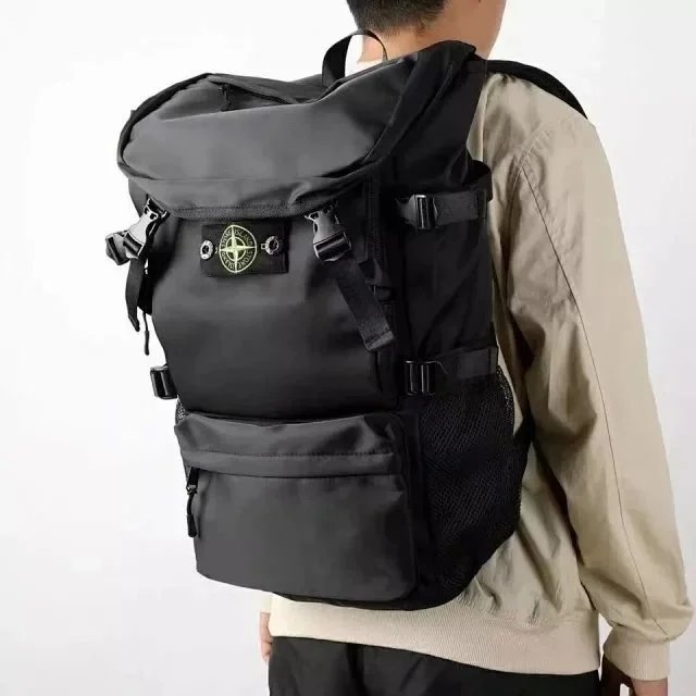 Compass Badge Crossbody Bag product detail 9
