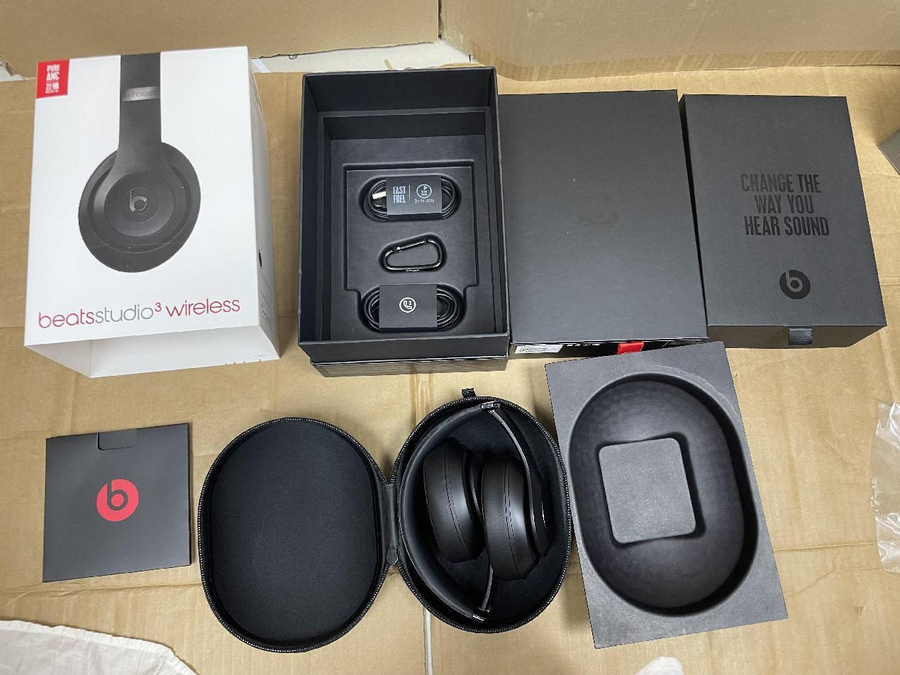 Beats Studio3 Wireless Headphones product detail 12