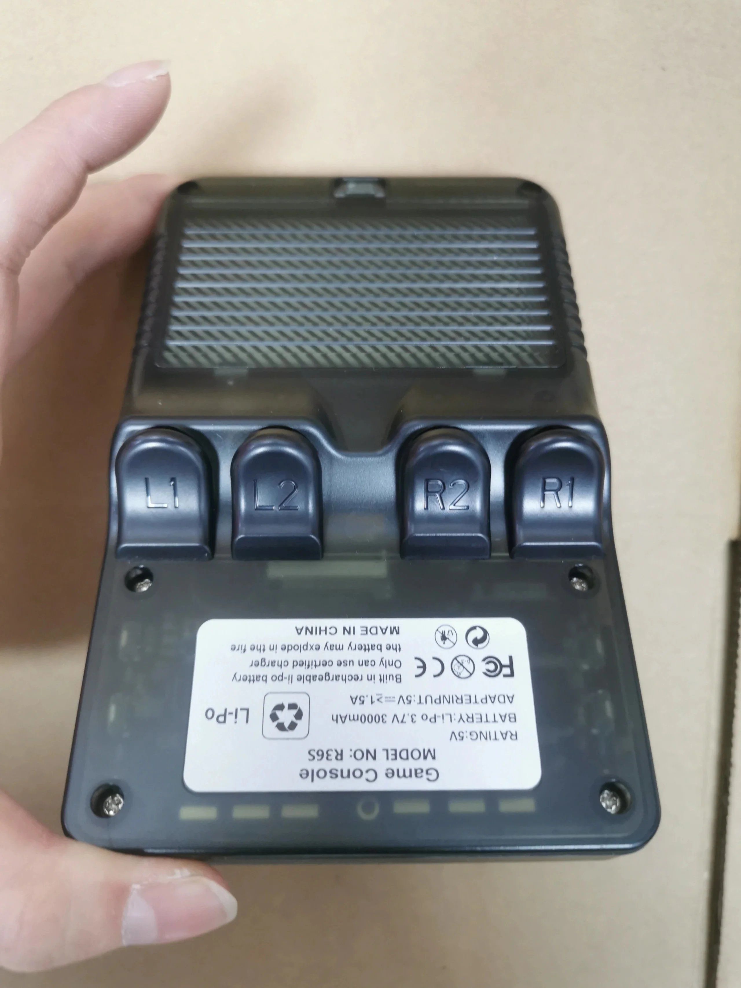 R36S Handheld Game Console product detail 13