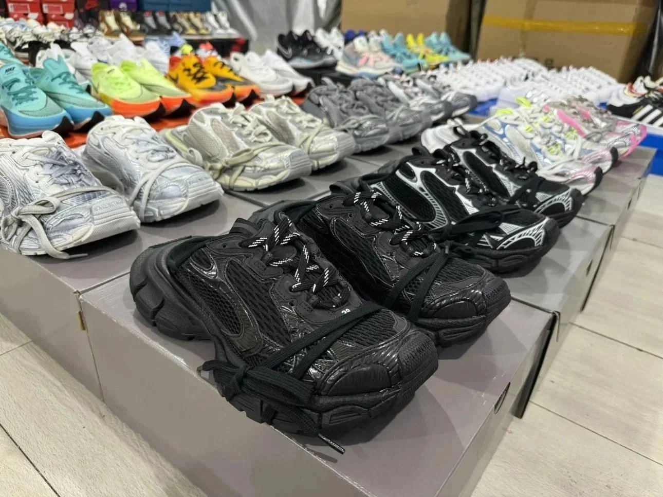 Balenciaga
shoes product detail 2