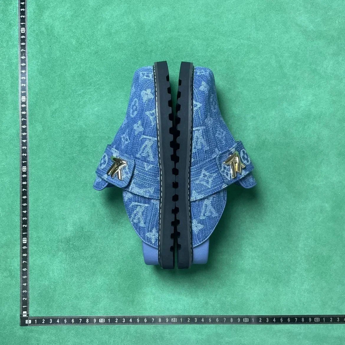 LV
shoes product detail 2