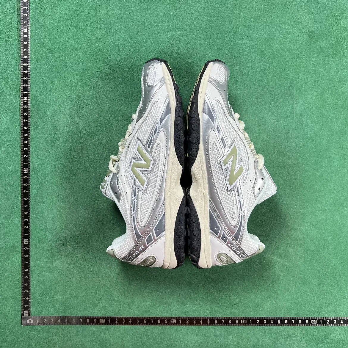 New Balance Sneakers product detail 3