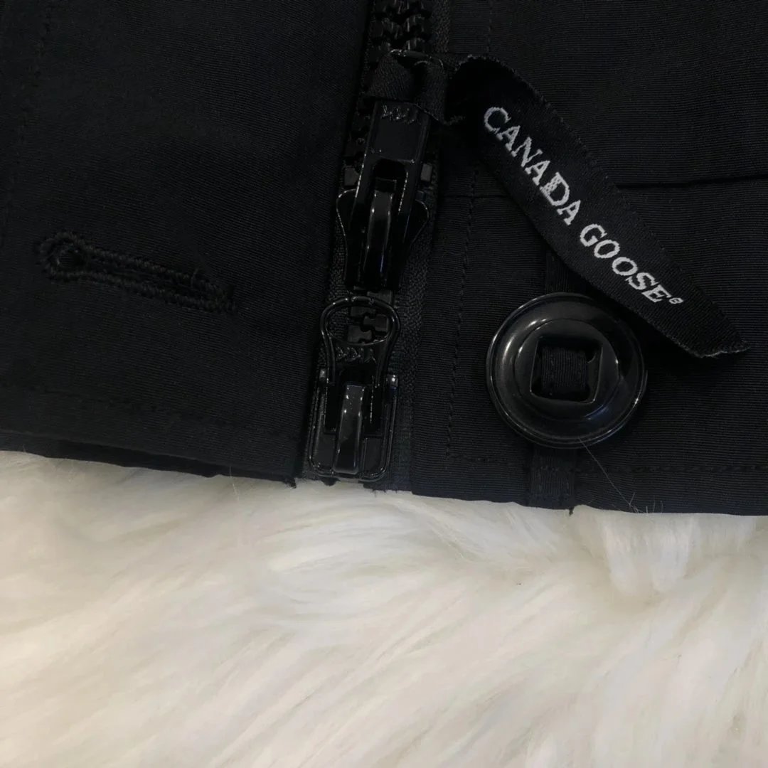 Canada Goose Hooded Parka product detail 8