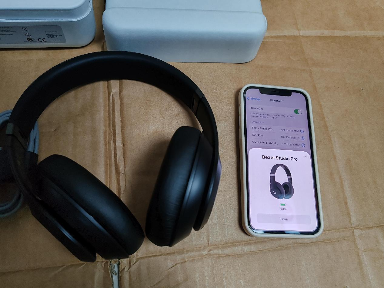Beats Studio Pro Headphones product detail 2