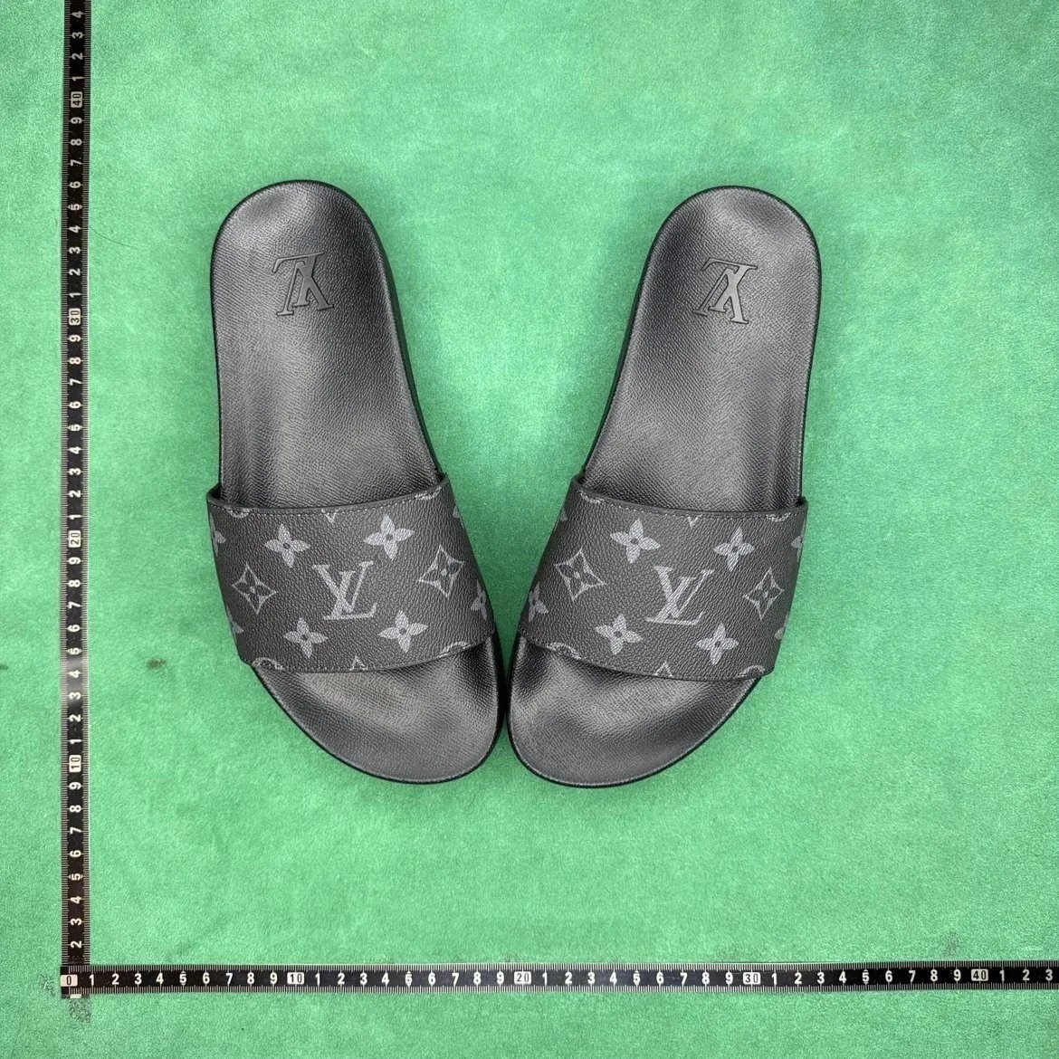 LV
shoes product detail 2