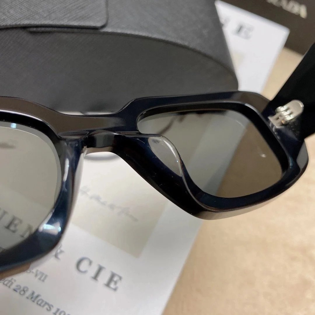 Prada Square Sunglasses product detail 9