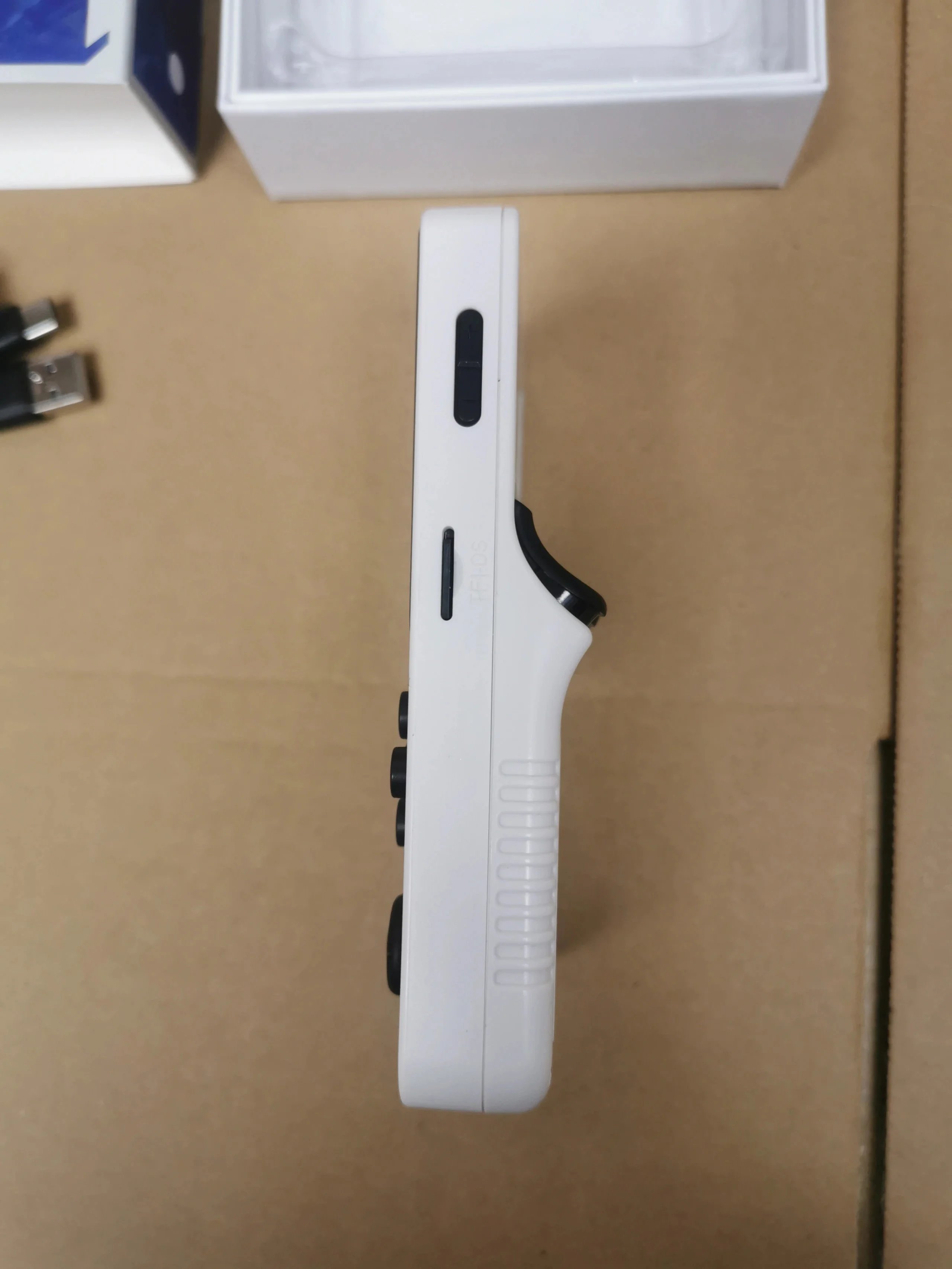 R36S Handheld Game Console product detail 2