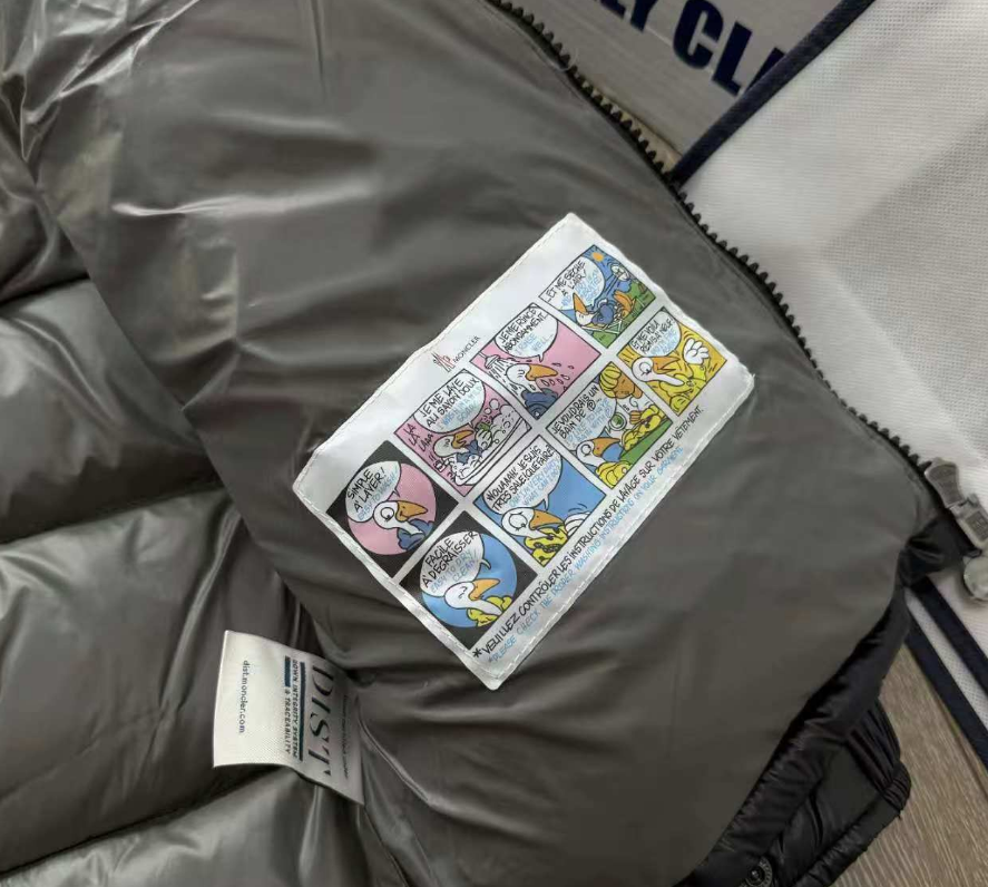 Moncler Hooded Down Jacket product detail 6