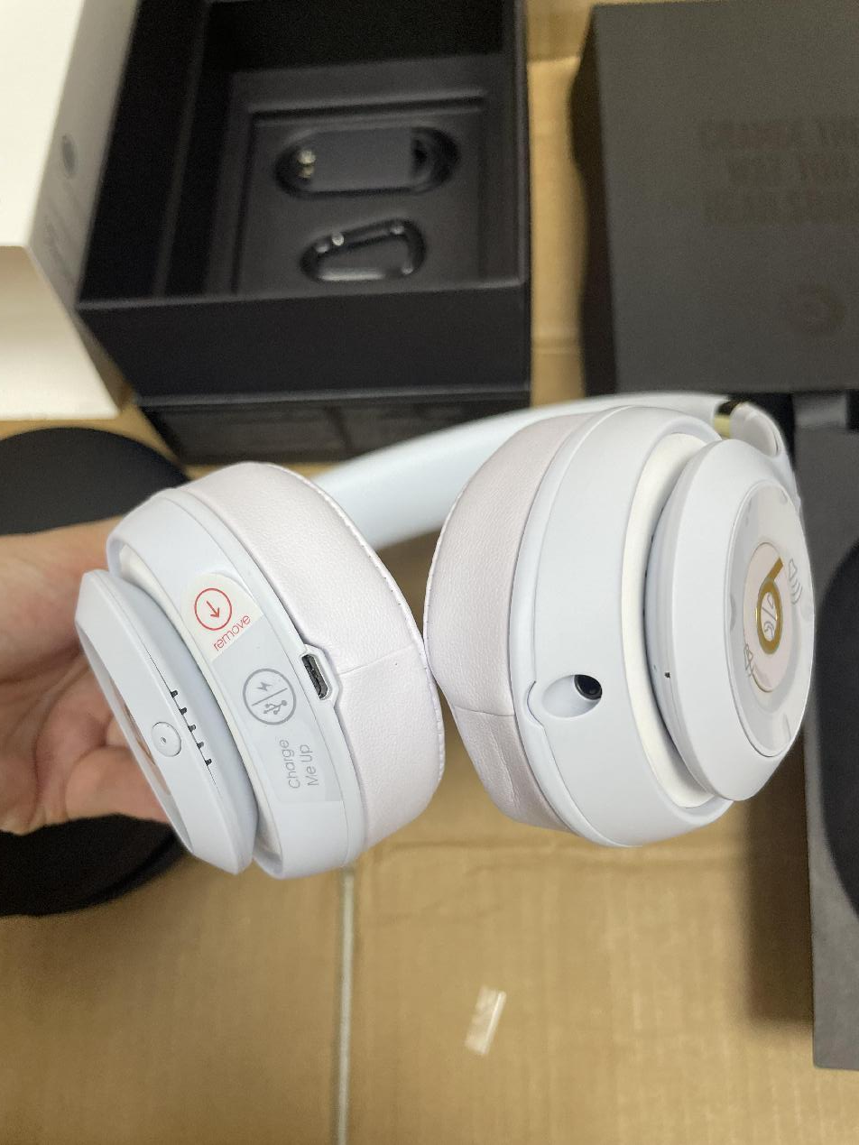 Beats Studio3 Wireless Headphones product detail 3
