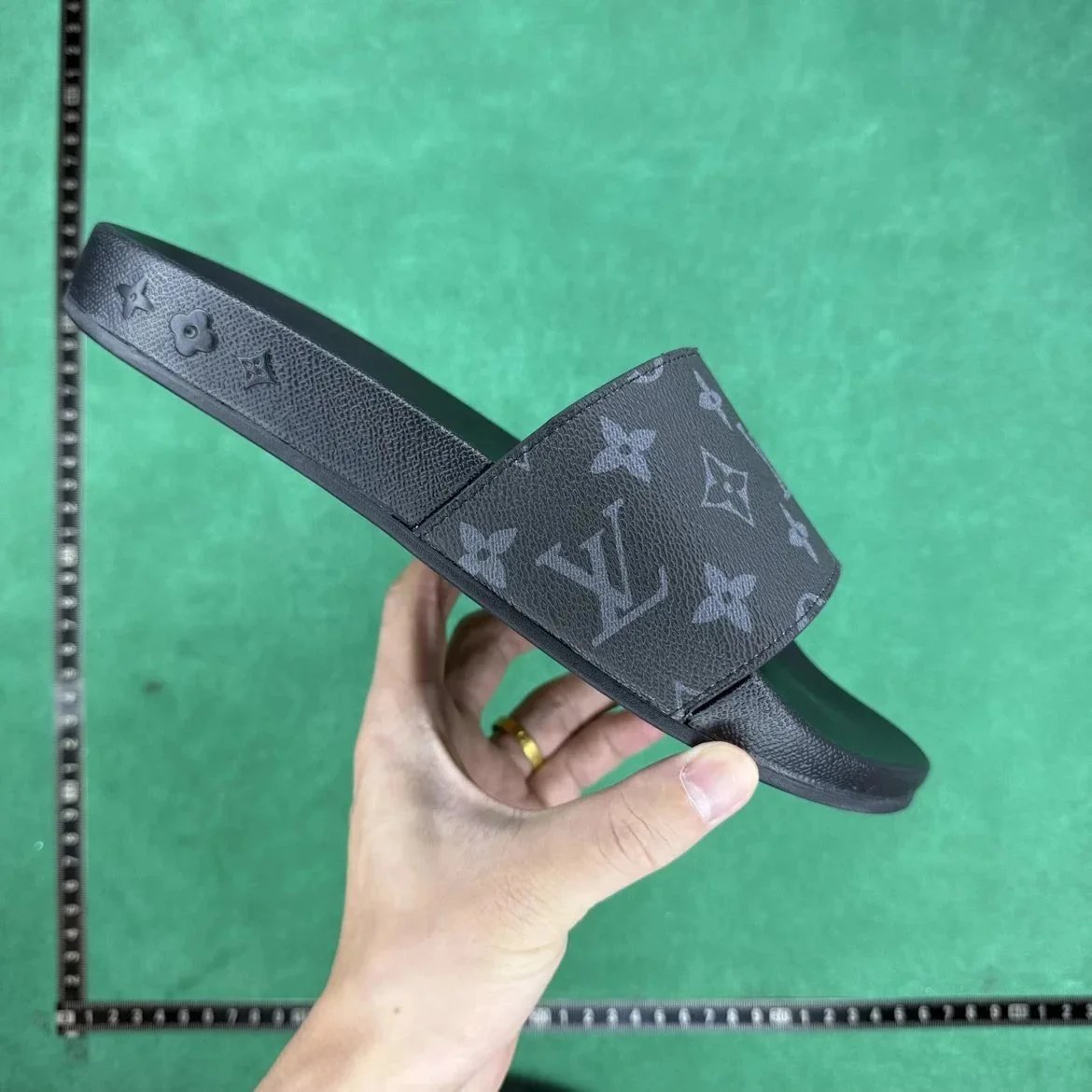 LV
shoes product detail 8