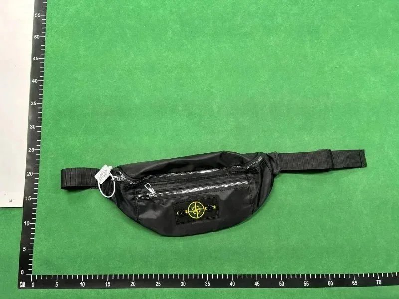 Compass Badge Crossbody Bag product detail 3