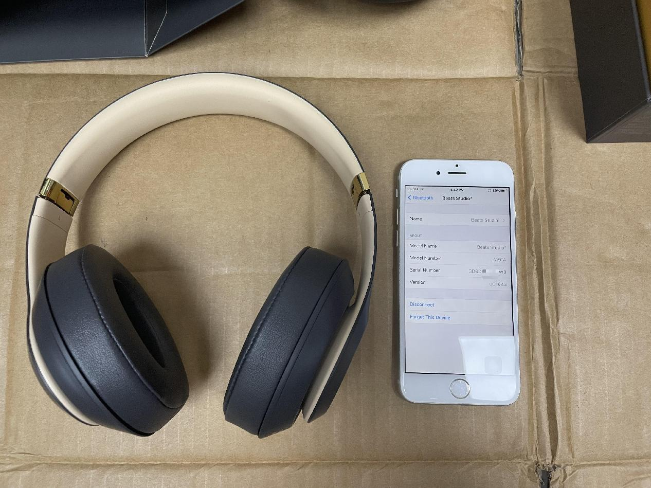 Beats Studio3 Wireless Headphones product detail 14