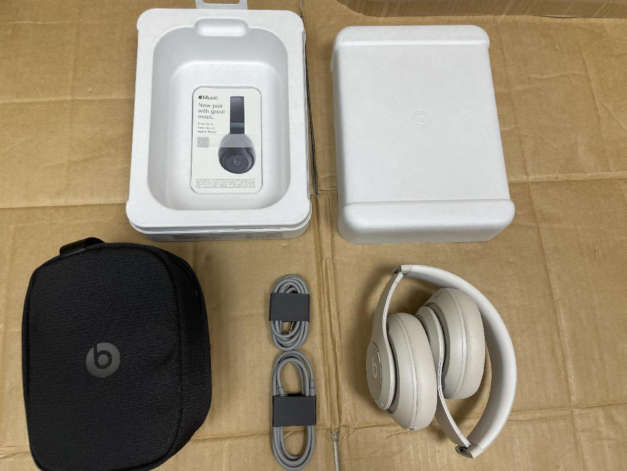 Beats Studio Pro Headphones product detail 10