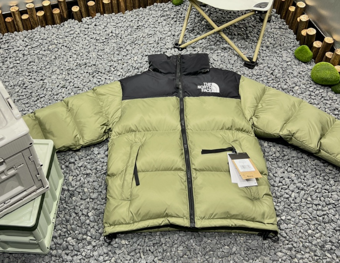 The North Face Puffer Jacket product detail 2