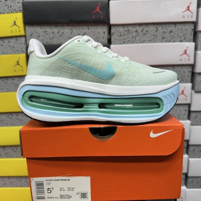 Zoom Premium Sneakers