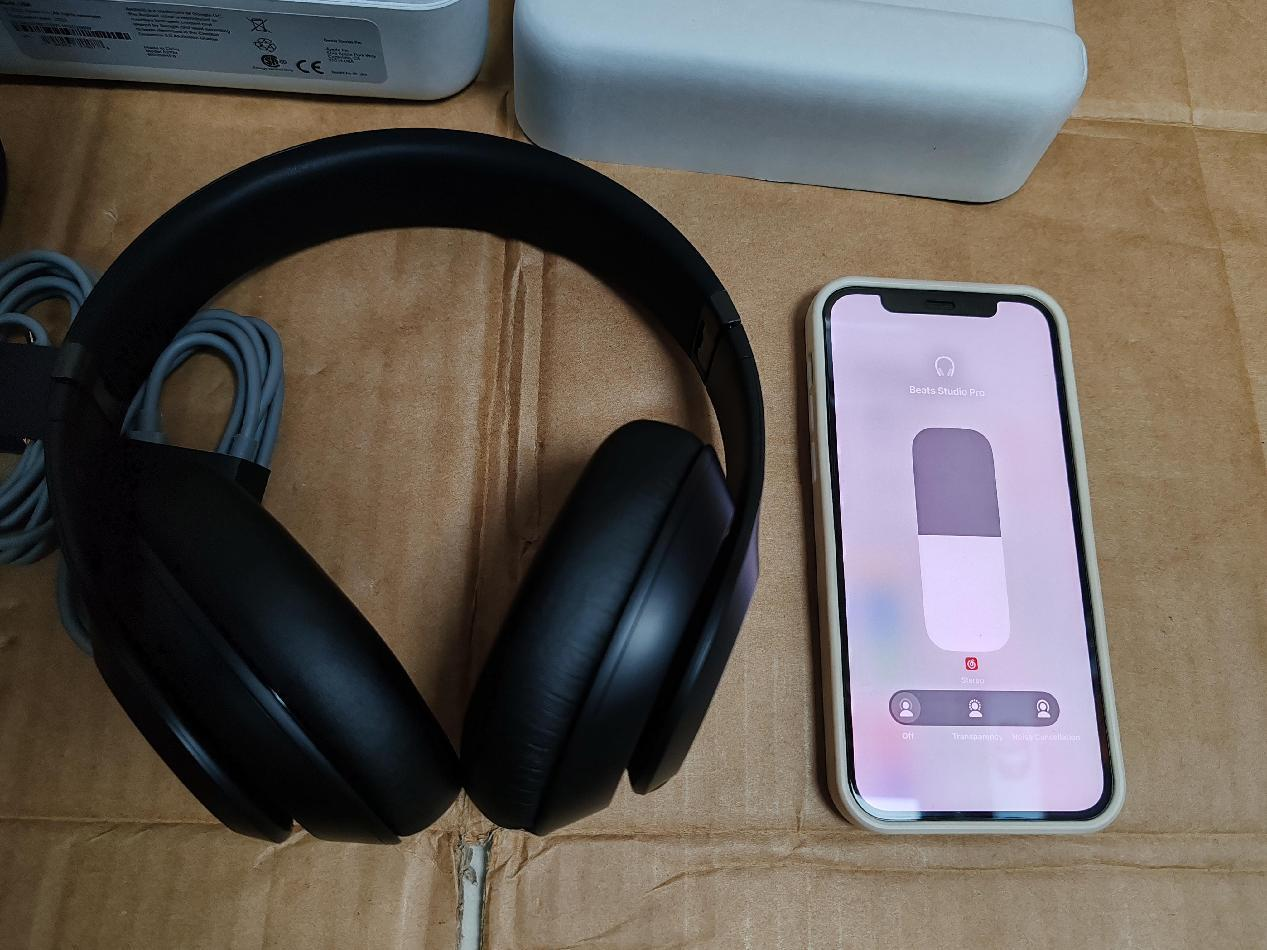 Beats Studio Pro Headphones product detail 5