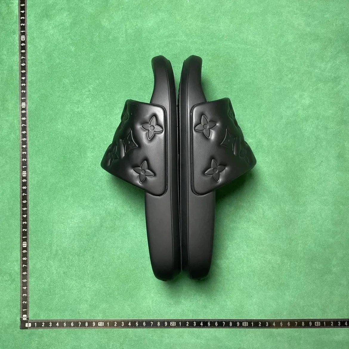 LV
shoes product detail 2
