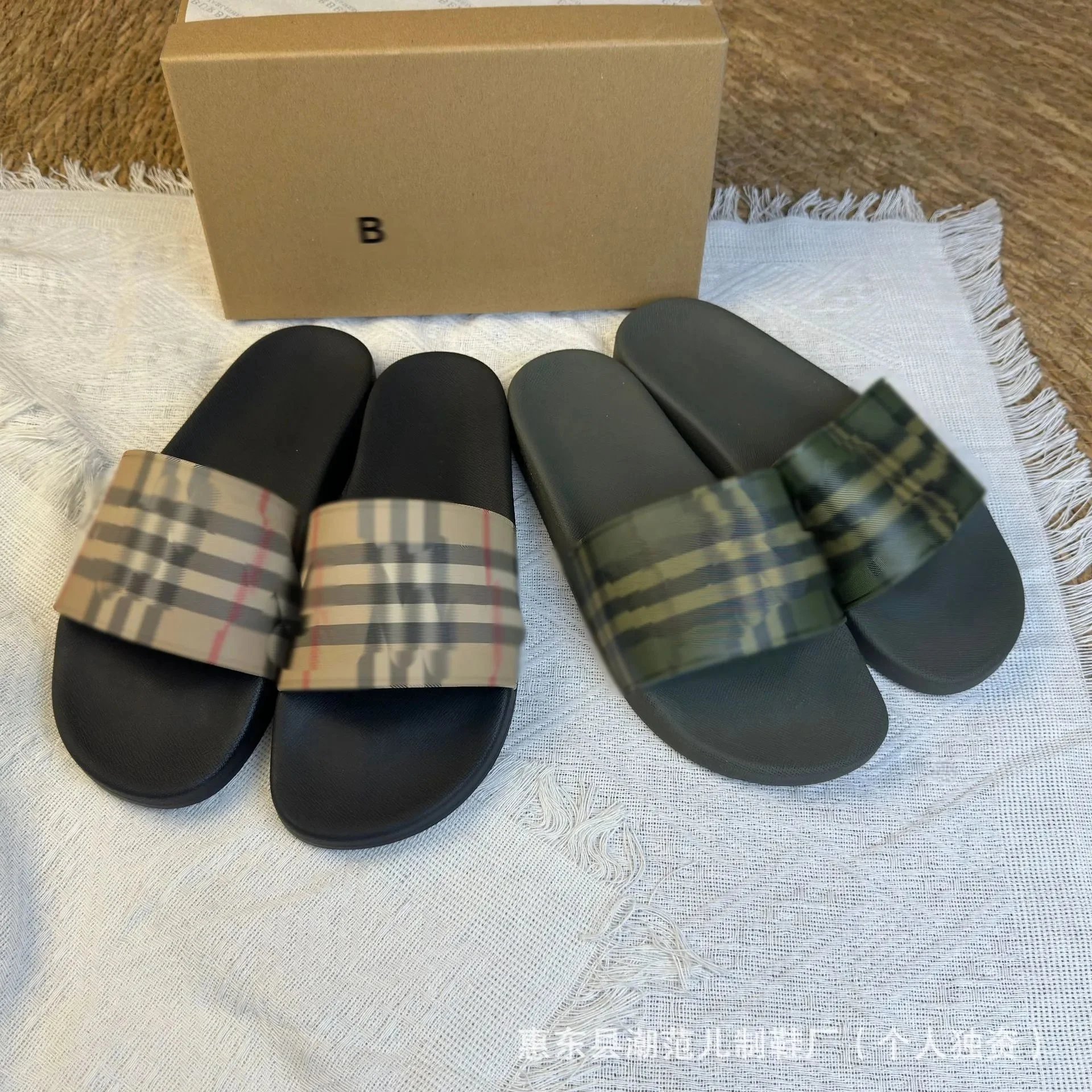 Plaid Slides Sandals product detail 1