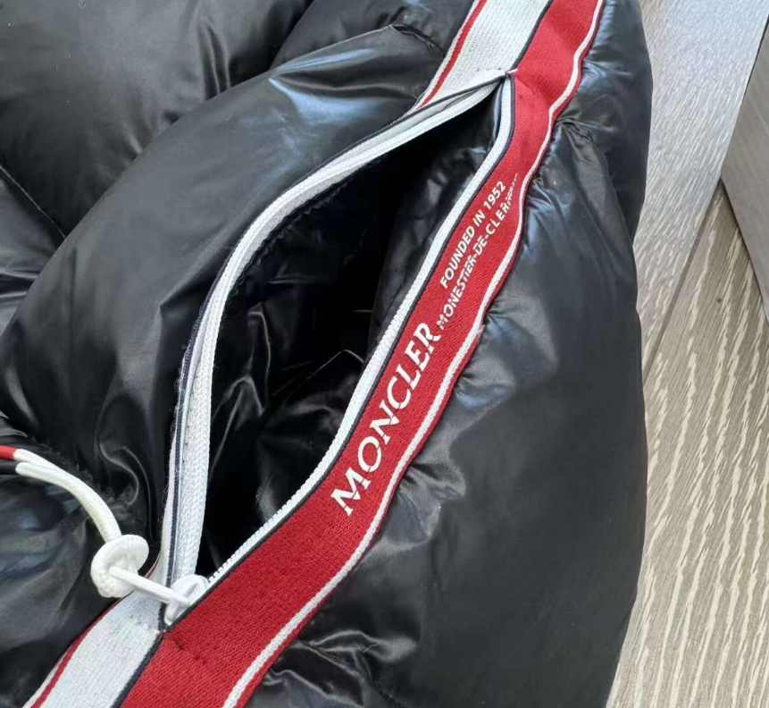 Moncler Hooded Down Jacket product detail 8