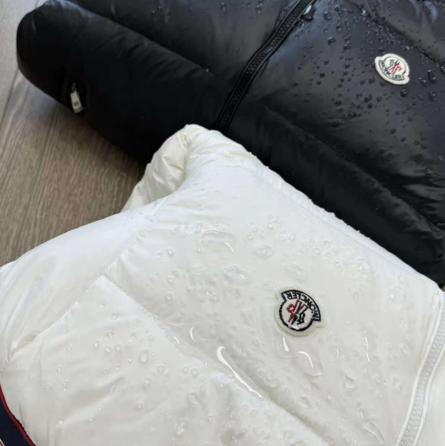 Moncler Hooded Down Jacket product detail 5