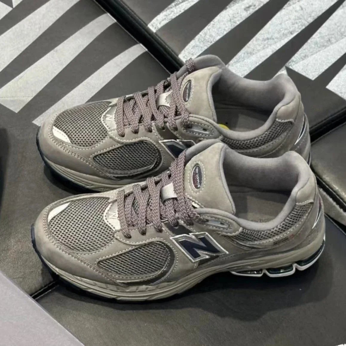 New Balance 2002R Sneakers