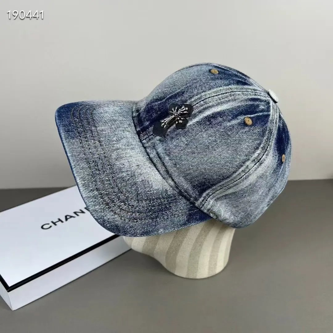 Gucci Hats Mixed baseball cap and bucket hat styles — 09