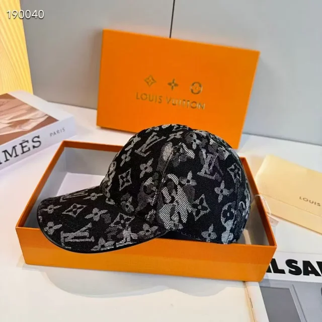 Gucci Hats Mixed baseball cap and bucket hat styles product detail image 9