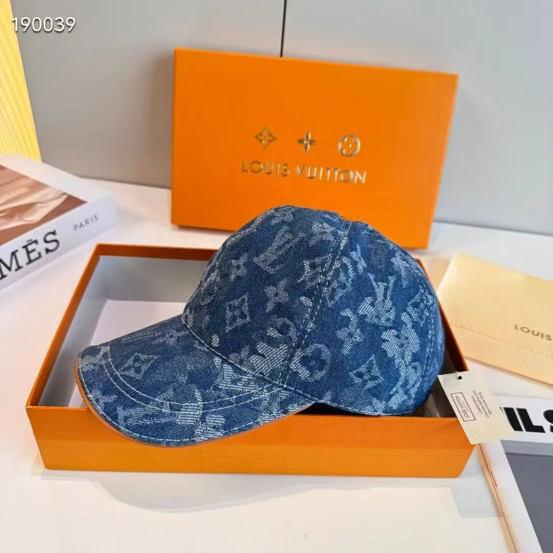 Gucci Hats Mixed baseball cap and bucket hat styles — 20