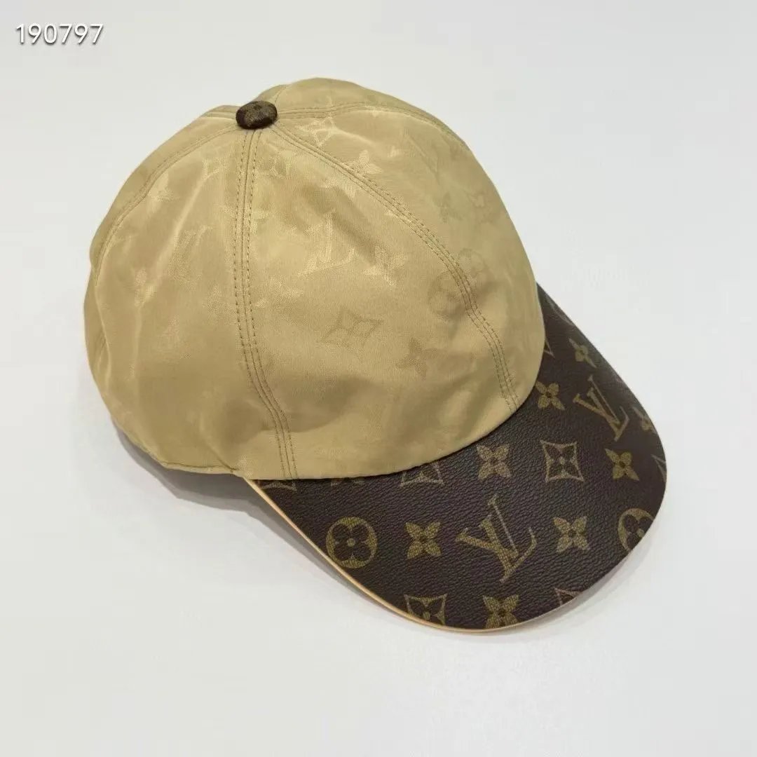 Gucci Hats Mixed baseball cap and bucket hat styles — 13