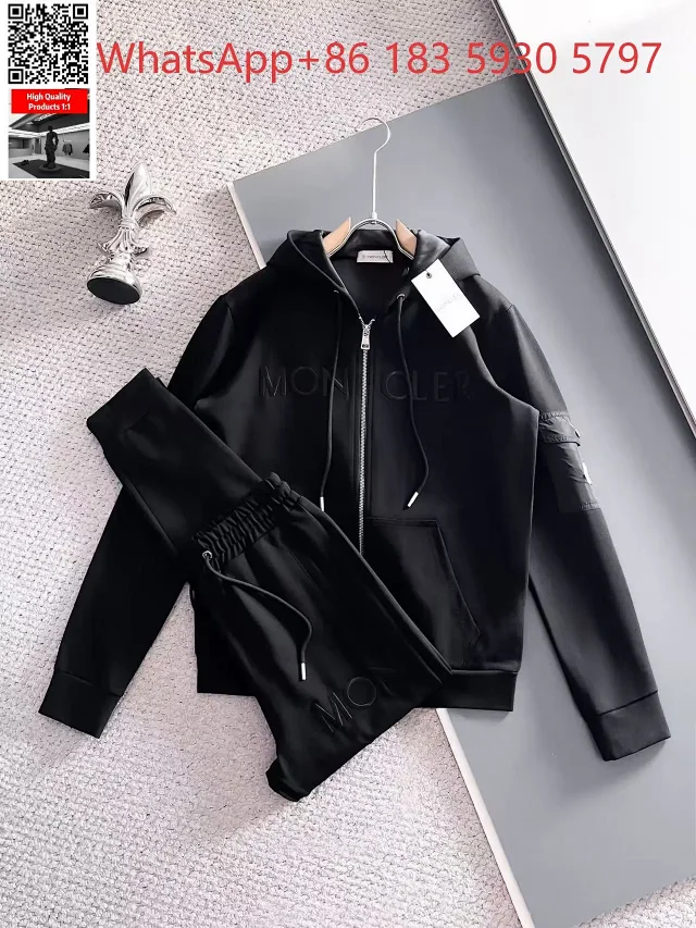 Moncler Mixed puffer jackets and tracksuit sets product detail image 11