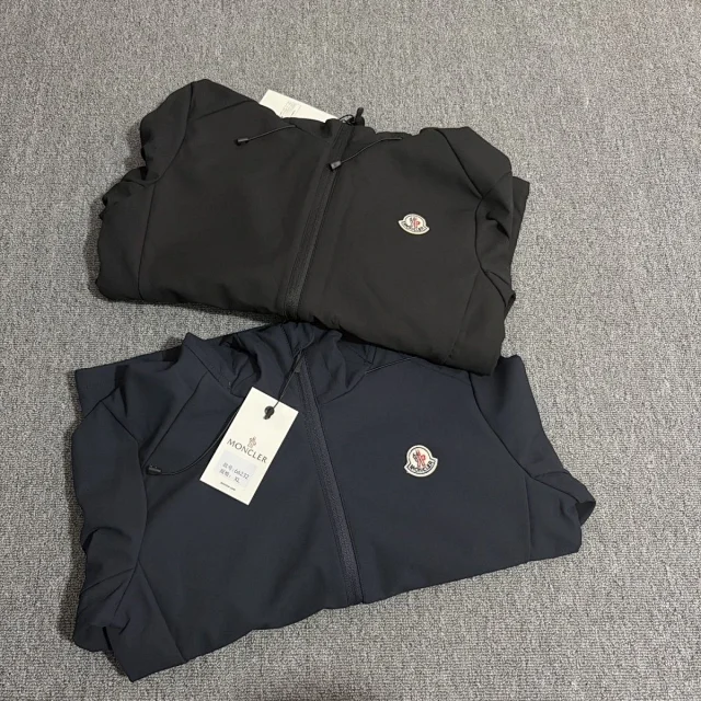 Moncler Mixed puffer jackets and tracksuit sets product detail image 14