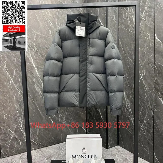 Moncler Mixed puffer jackets and tracksuit sets product detail image 5