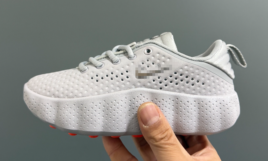 children's casual sports shoes with lace buckles and mesh upper