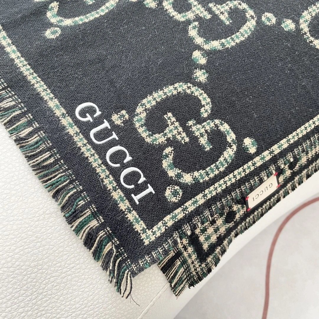 Gucci Cashmere Shawl Ver.I — Photo 9
