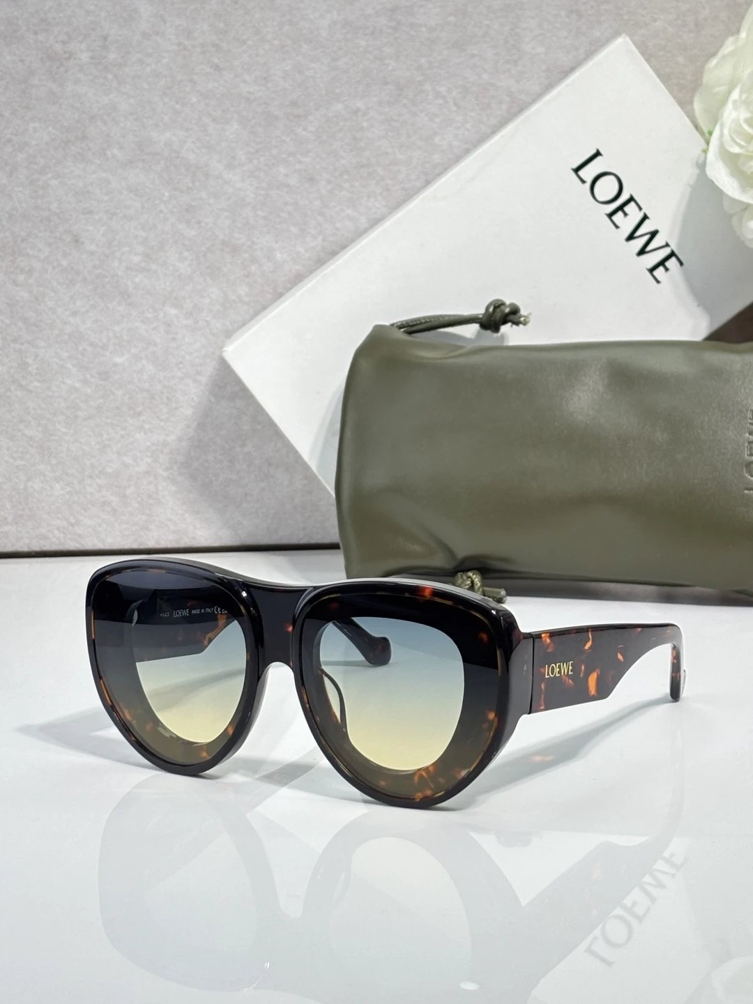 Loewe LW40170U Sunglasses 61-16-140 Ver.B — photo 6