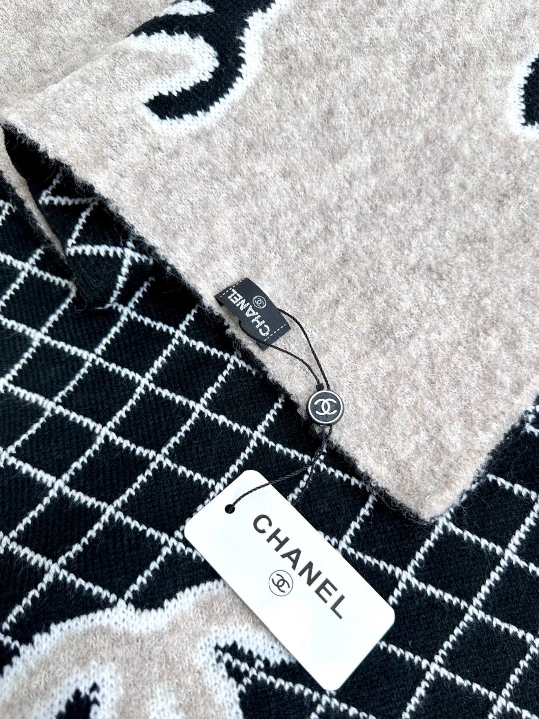 Chanel Scarf — Photo 8