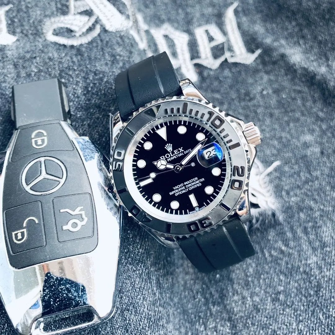 Reloj Rolex Yacht-Master con esfera negra y correa negra