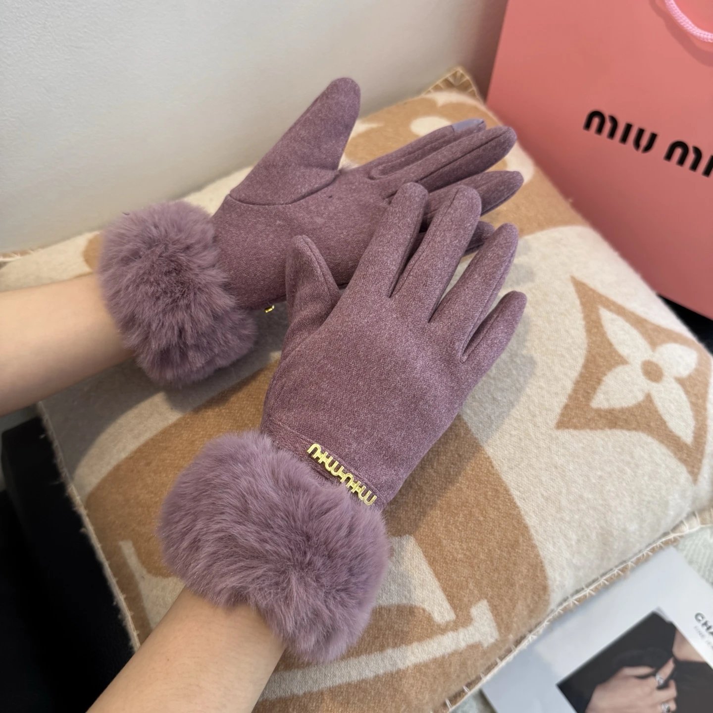 Miu Miu Thermal Gloves Ver.B — QC