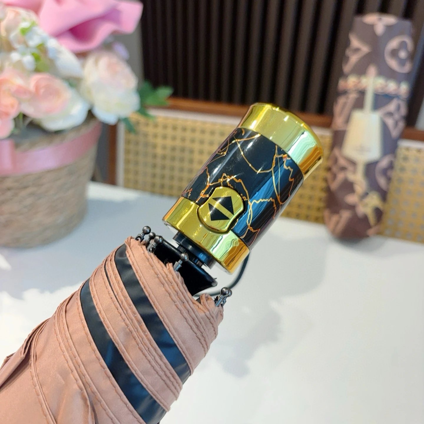 Louis Vuitton UV Protection Folding Umbrella Ver.J — Photo 5