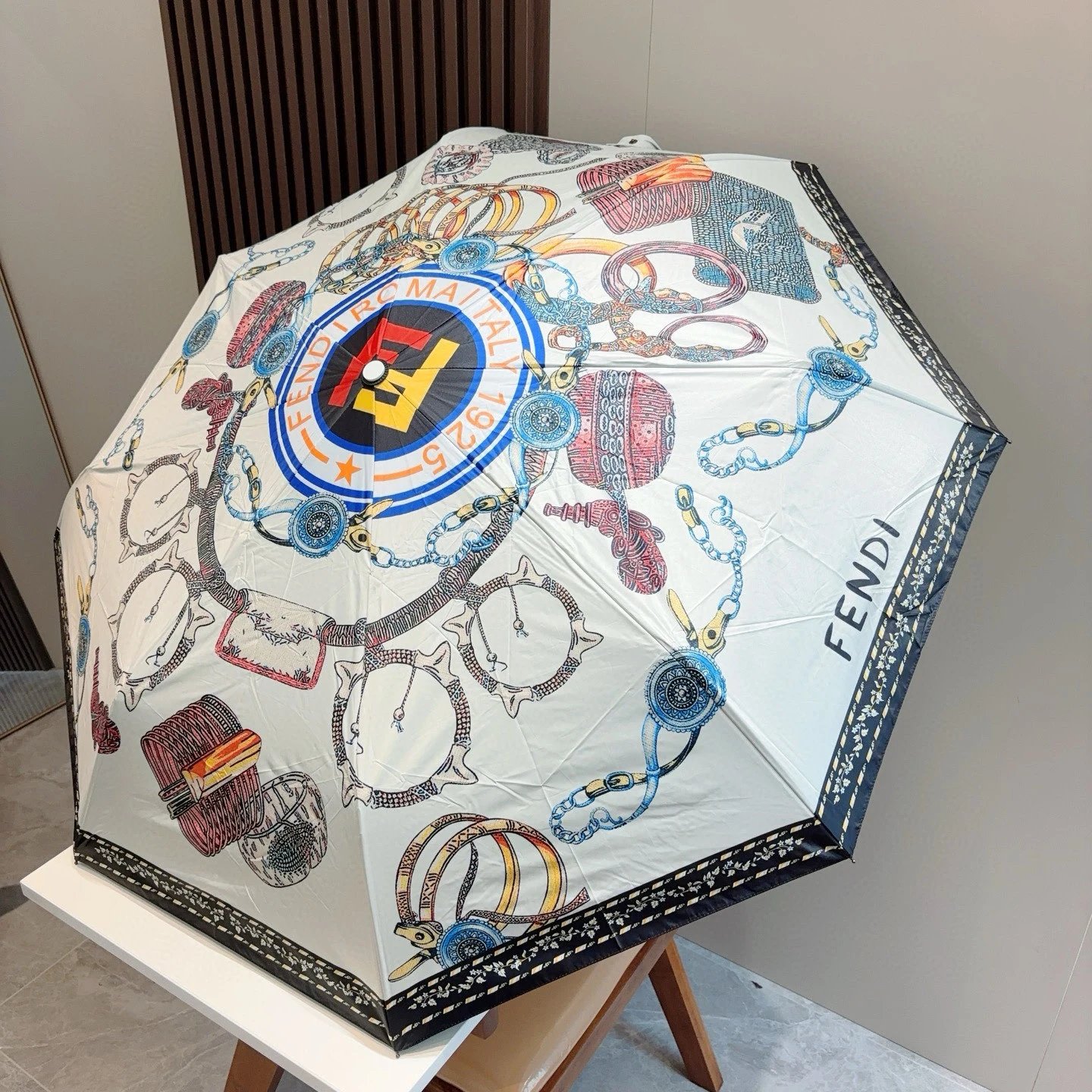 Fendi UV Protection Folding Umbrella Ver.C — Photo 9