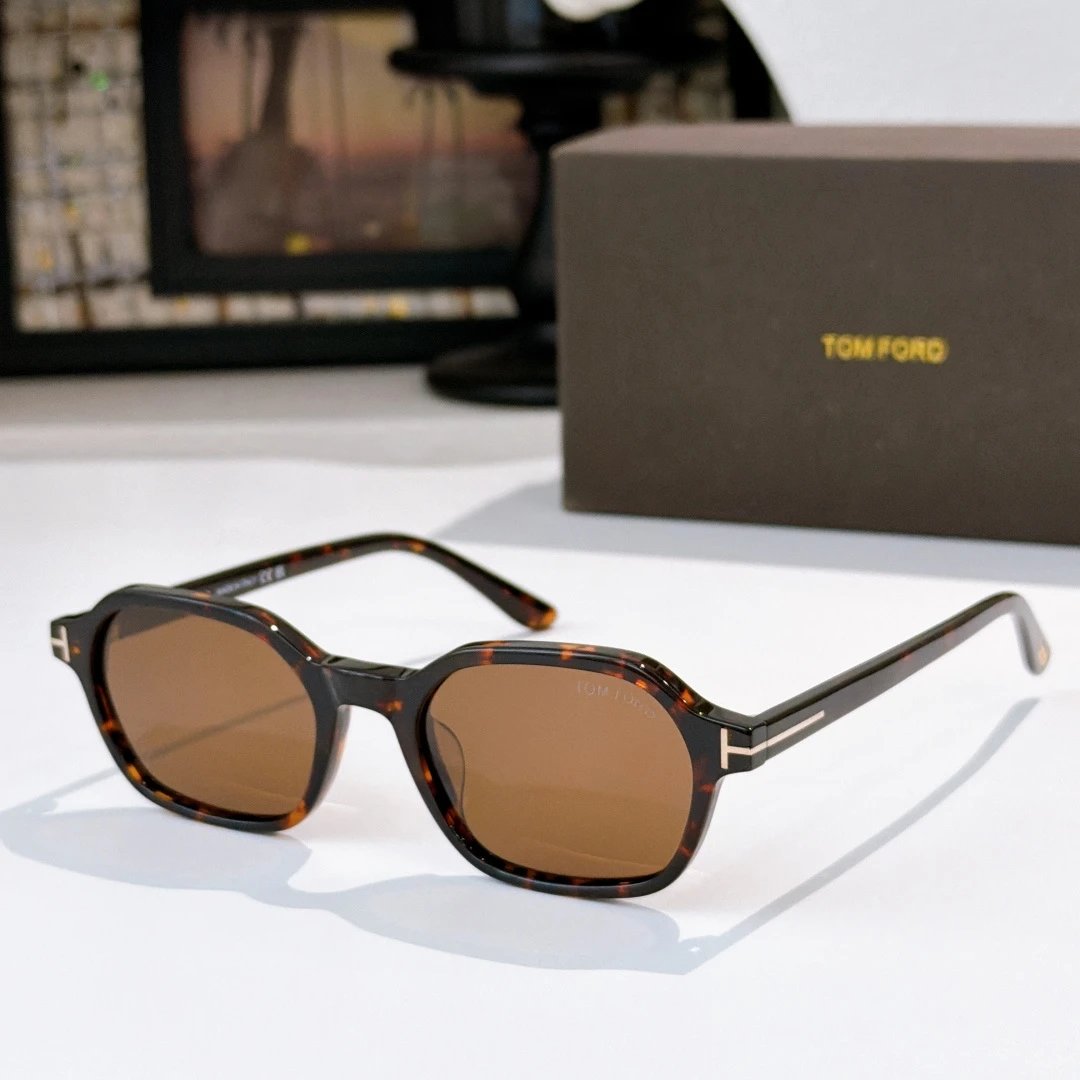 Tom Ford TF1301 Sunglasses 51-20-145 — Zdjęcie 2