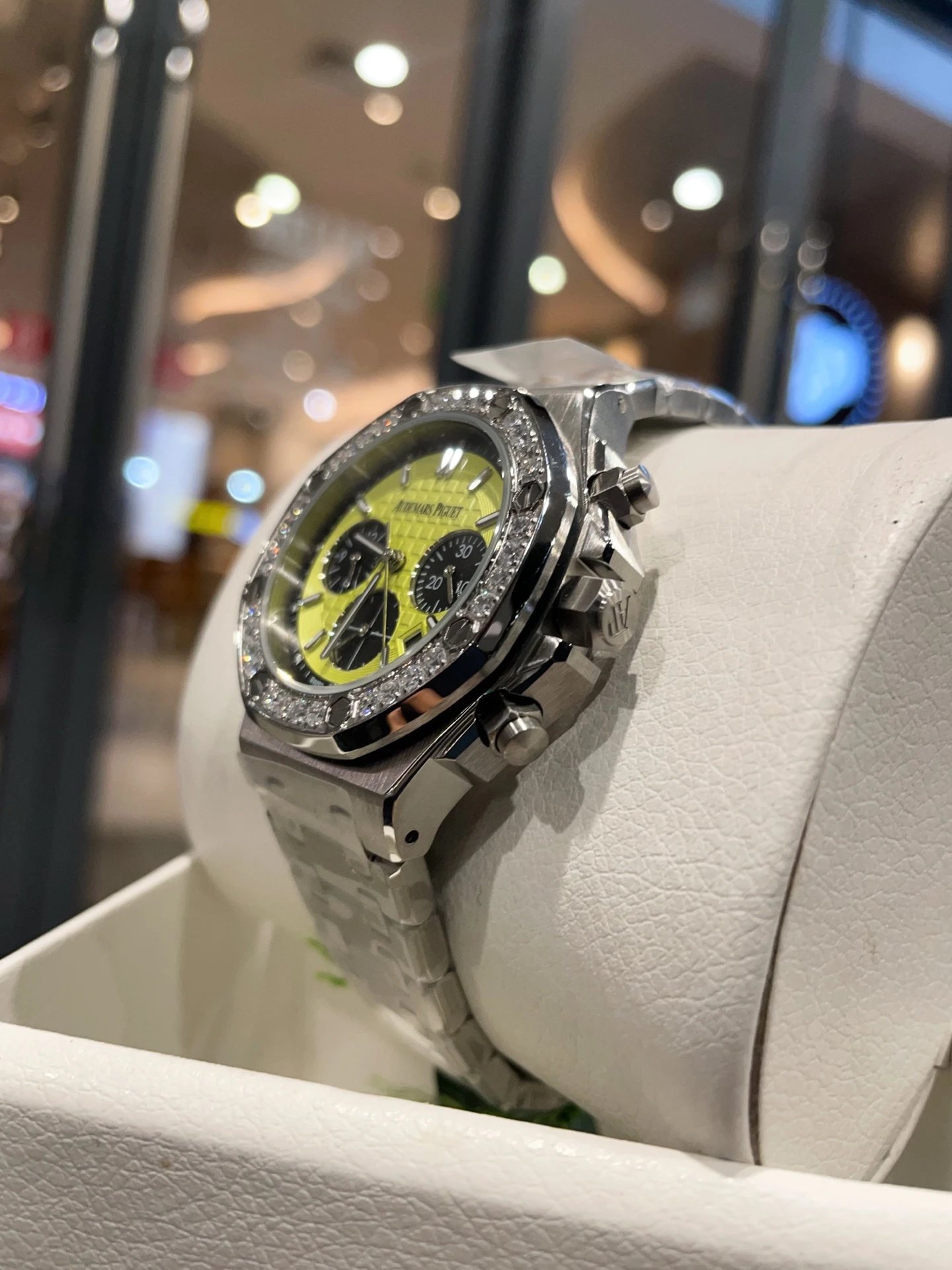 Audemars Piguet Royal Oak Quartz Ladies Watch 37mm — Photo 7