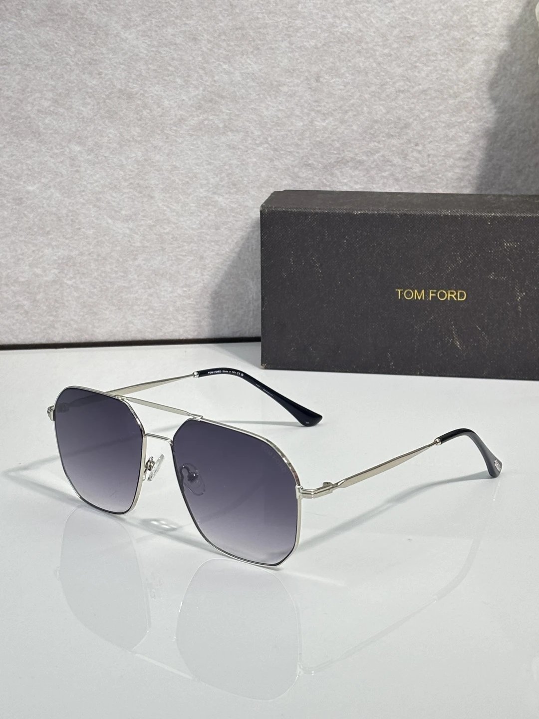 Tom Ford FT0852 Sunglasses 60-16-145 — Zdjęcie 4