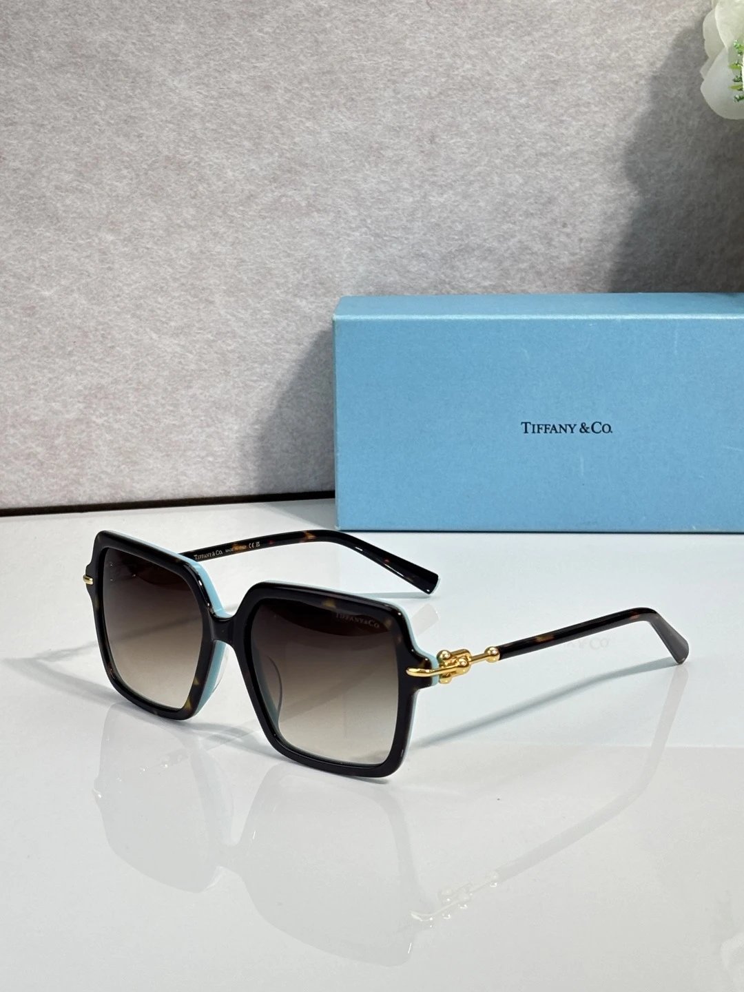 Tiffany OTF 4260U Sunglasses 57-16-145 Ver.A — photo 4