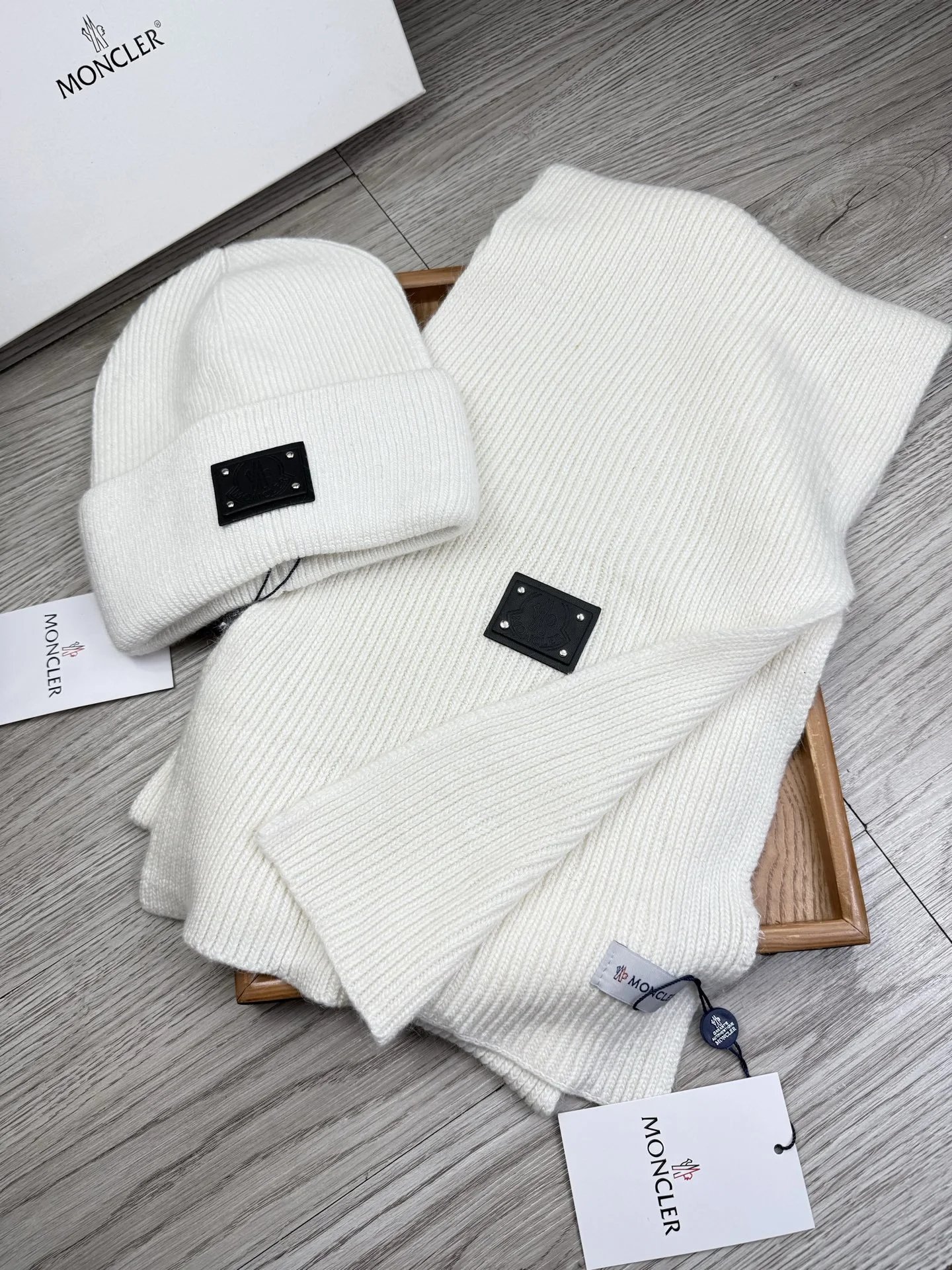 Moncler Wool Rabbit Fur Scarf & Hat Set Ver.B — Photo 3